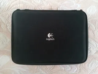 Altavoces Logitech (alimentación por USB) y Funda