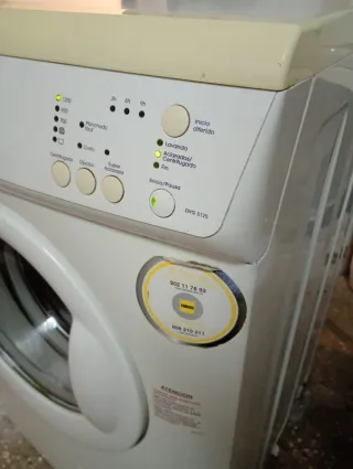 LAVADORA ZANUSSI de 6 kilos y 1000 rpm Clase A