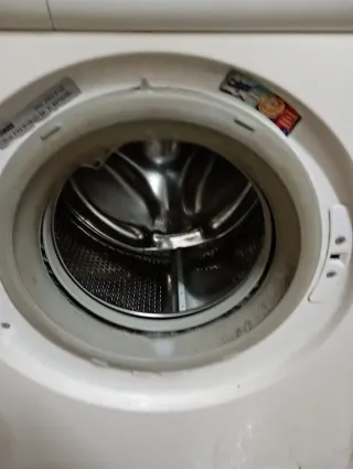 LAVADORA ZANUSSI de 6 kilos y 1000 rpm Clase A