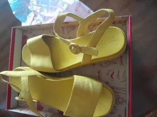 Sandalias Camper Amarillas