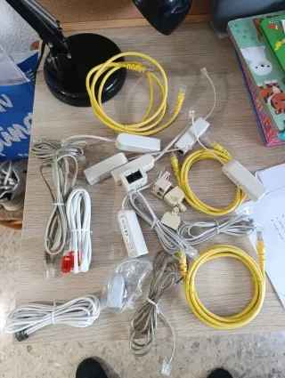 Cables de red y teléfono + accesorios