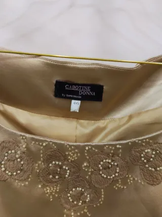 Blusa dorada con pedrería talla 46