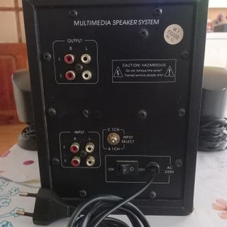 Sistema Multimedia SV 400. 2.1 o 4.1