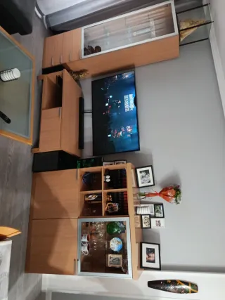 Mueble de salón madera y cristal