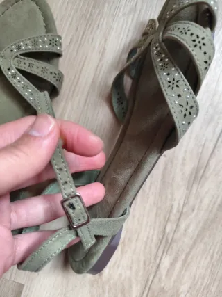 Sandalias planas verde oliva