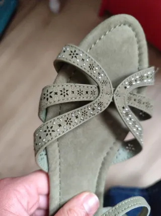 Sandalias planas verde oliva