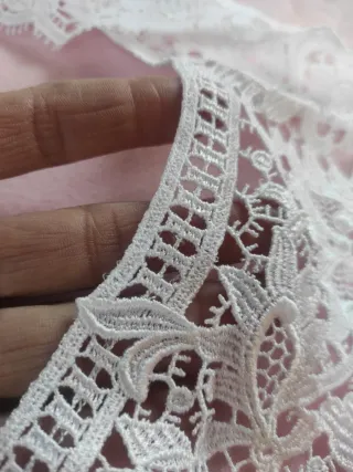 Cuello de guipur blanco