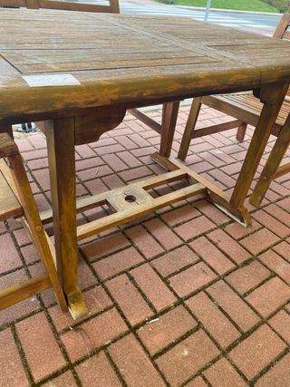 Mesa de jardín de madera