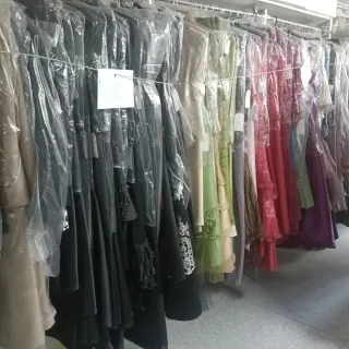 Lote de vestidos de fiesta 400 unidades