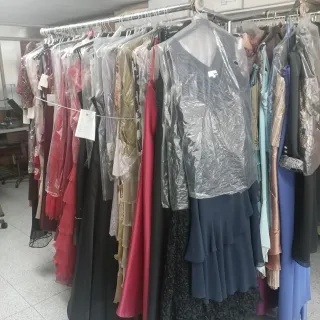 Lote de vestidos de fiesta 400 unidades