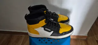 Deportivas BLACK SQUAD negras y amarillas