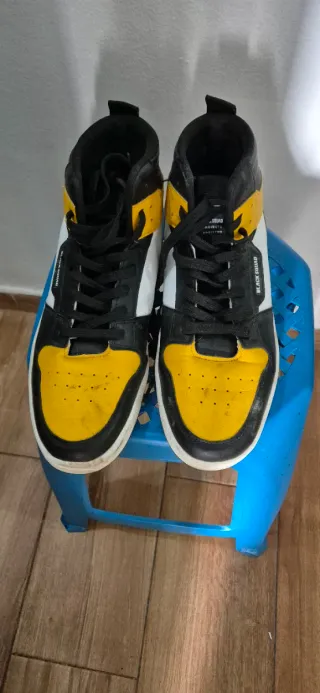 Deportivas BLACK SQUAD negras y amarillas