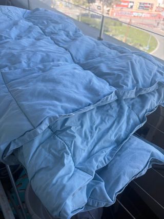 Edredón de plumón azul