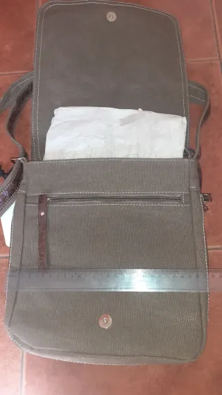 Bolso Green Coast con zapatillas