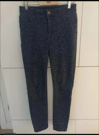 Pantalones vaqueros con estampado