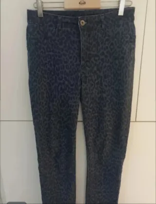 Pantalones vaqueros con estampado