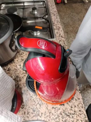 Cafetera DeLonghi Dolce Gusto Piccolo Roja