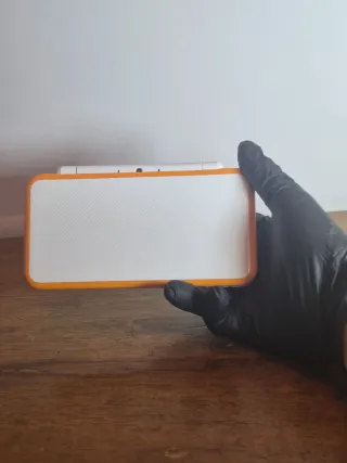 Nintendo 2DS XL Arancio/Bianco + Caricatore