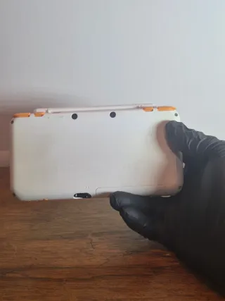 Nintendo 2DS XL Arancio/Bianco + Caricatore