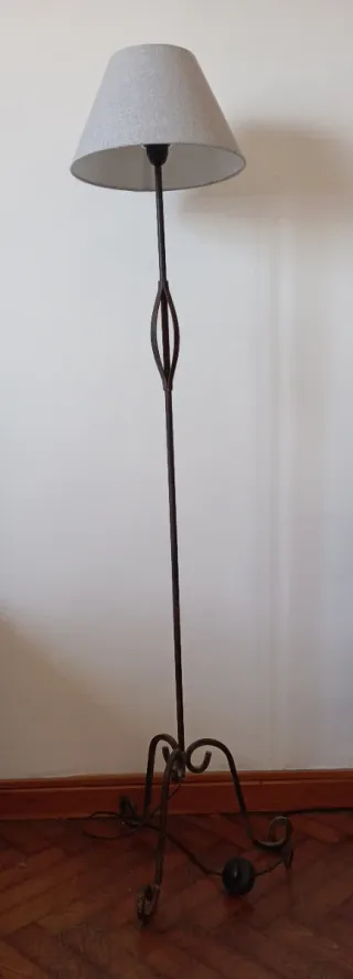Lámpara de pie hierro forjado