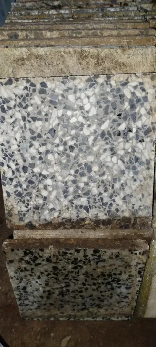 Baldosas de terrazo recuperado