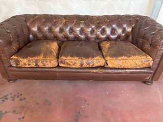 Sofá Chester antiguo de piel