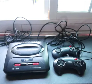 Consola Sega Mega Drive II + 2 Mandos