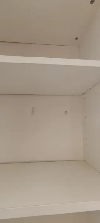 Vitrina de cristal y madera