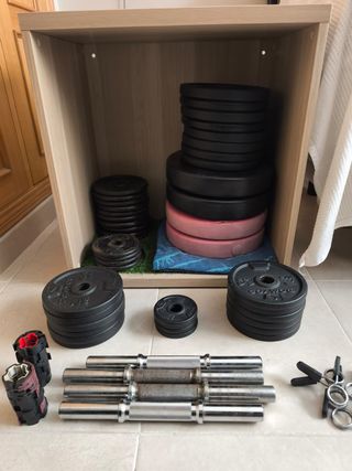 Rack + banco + 2 barras / mancuernas para gimnasio