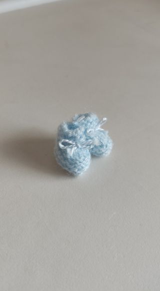 Patucos bebé artesanales en miniatura - Lote azul