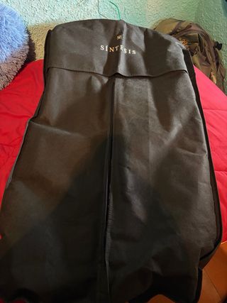 Traje de hombre plateado con corbata