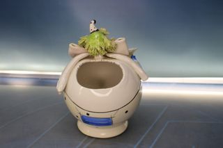 Porcelana Zampiva. Italia. Tarro y figura de payasos pelo espagueti.