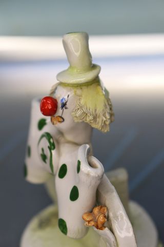 Porcelana Zampiva. Italia. Tarro y figura de payasos pelo espagueti.