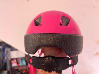 Casco rosa para niña
