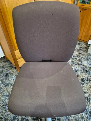 Silla de oficina ergonómica sin brazos