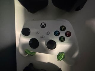 Xbox Series X 1TB + Mando Blanco