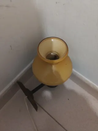 Aplique de pared antiguo con tulipa