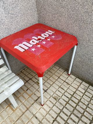 Mesa de terraza Mahou roja