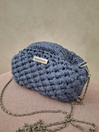 Borsa uncinetto blu con catena argento