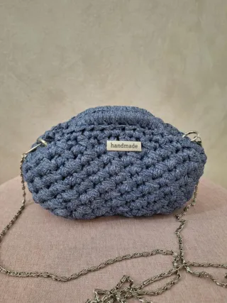 Borsa uncinetto blu con catena argento