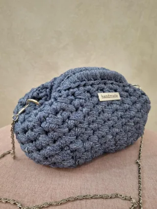 Borsa uncinetto blu con catena argento