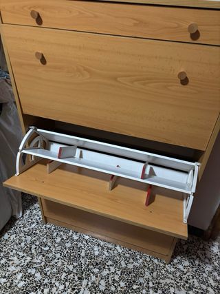 Zapatero de madera y plástico