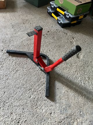 Caballete lateral moto rojo