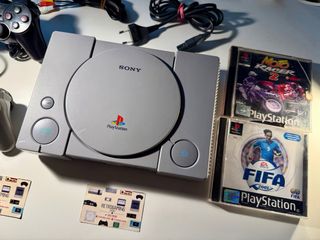 Playstation 1 + 2 Giochi Originali + 2 joystick