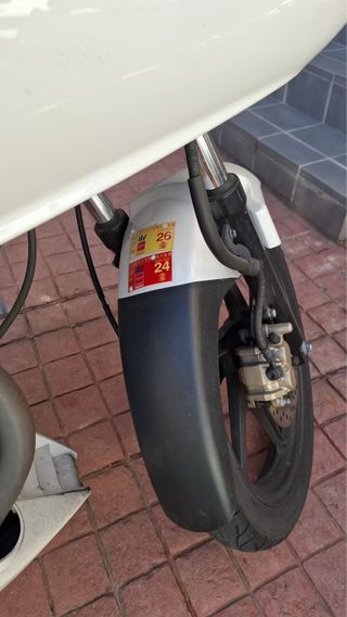 Moto Honda CB125F Negra y Blanca