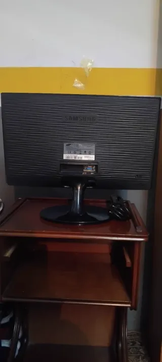 Monitor Samsung Pantalla Negra de 19"