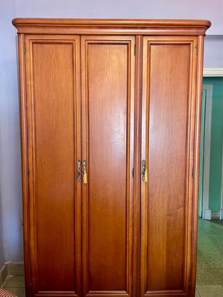 Armario Vintage de Madera de Cerezo.