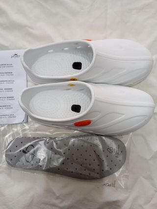 Zuecos sanitarios T36 Sun Shoes blancos