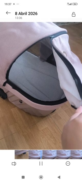 Carro de bebé rosa