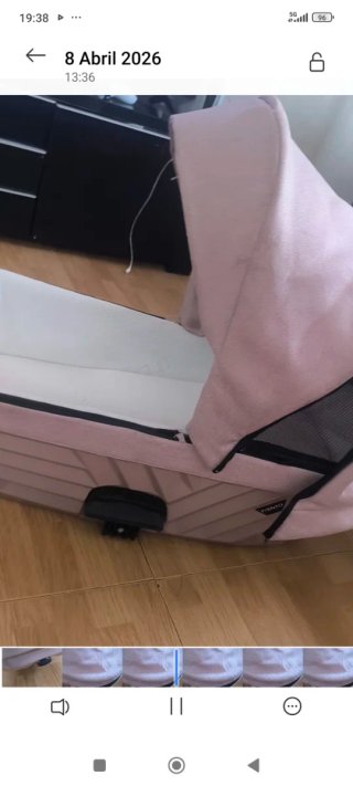 Carro de bebé rosa